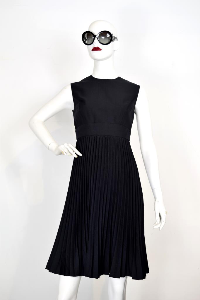 ADR001933 ブラックプリーツスカートドレス