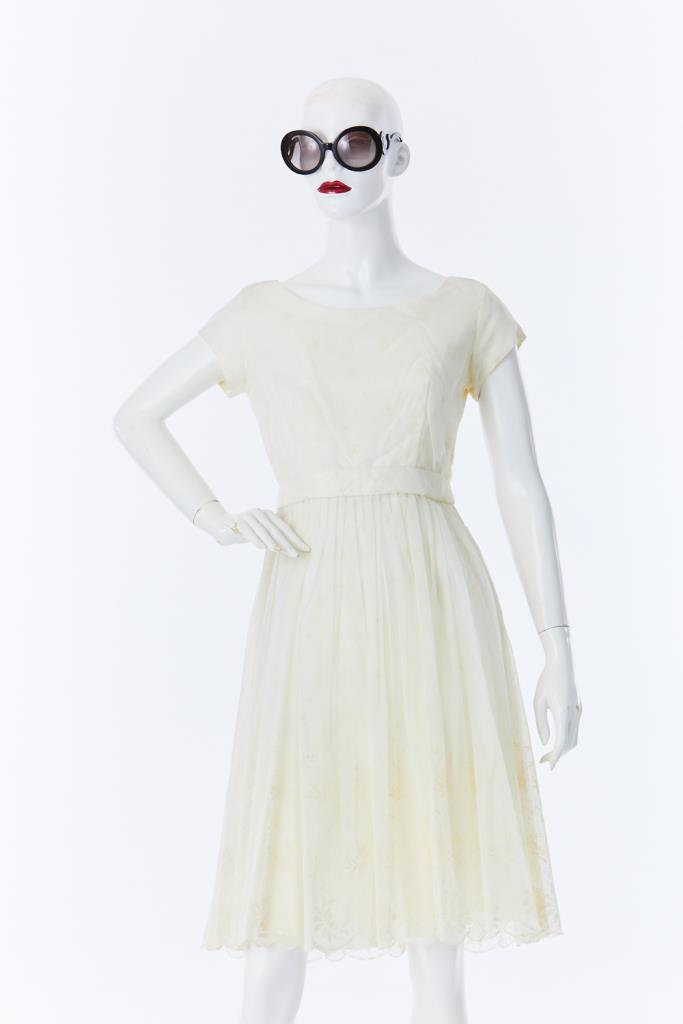 ADR500017 ホワイト花刺繍ドレス