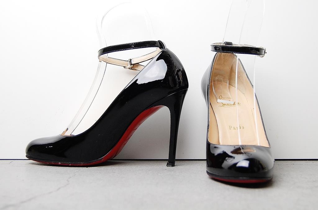 SH008356 Christian Louboutin 38