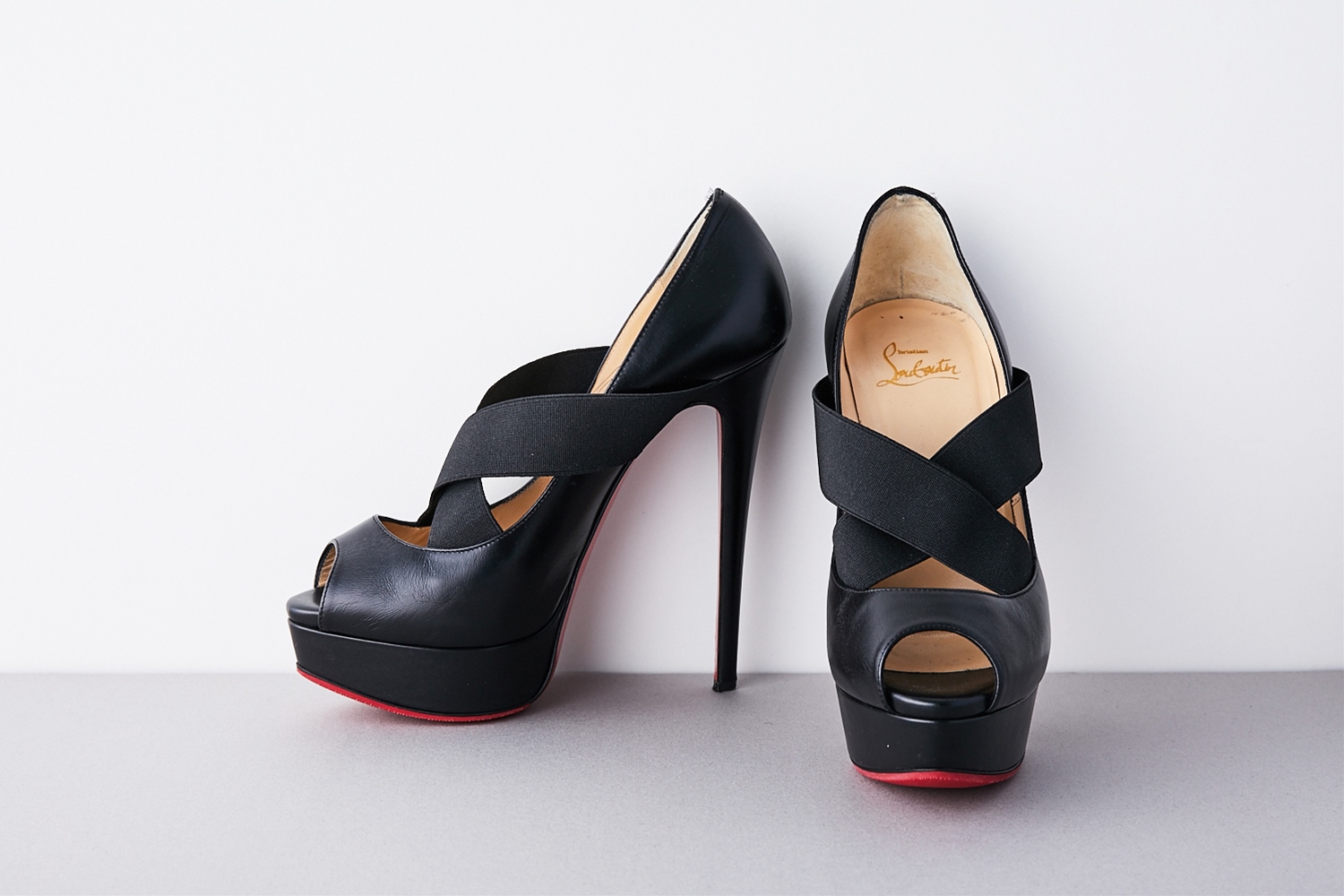 SH501015 Christian Louboutin 37