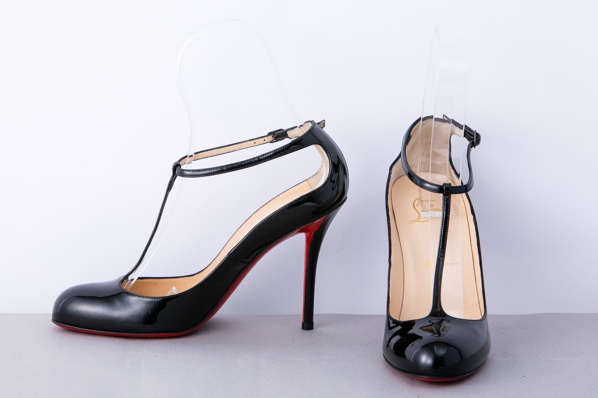 SH555192 Christian Louboutin 37