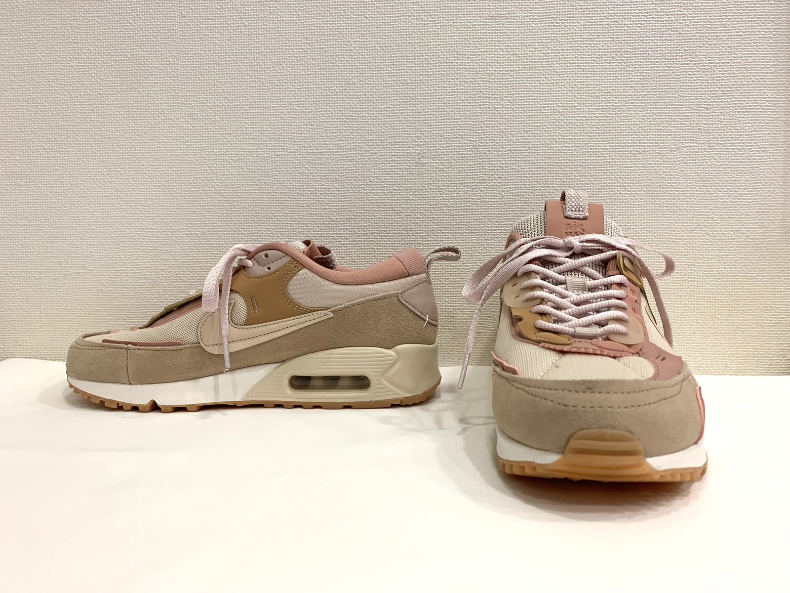 SH557197 NIKE 24